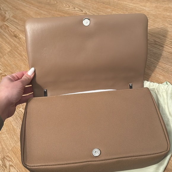 BURBERRY CAMEL BEIGE CAVIAR LEATHER HANDLE BAG BRAND NEW WITH ORIGINAL TAGS - Picture 6 of 10